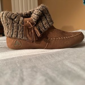 AirWalk Light Brown Suede sweater top cuff shoes. Never worn outside. Like new